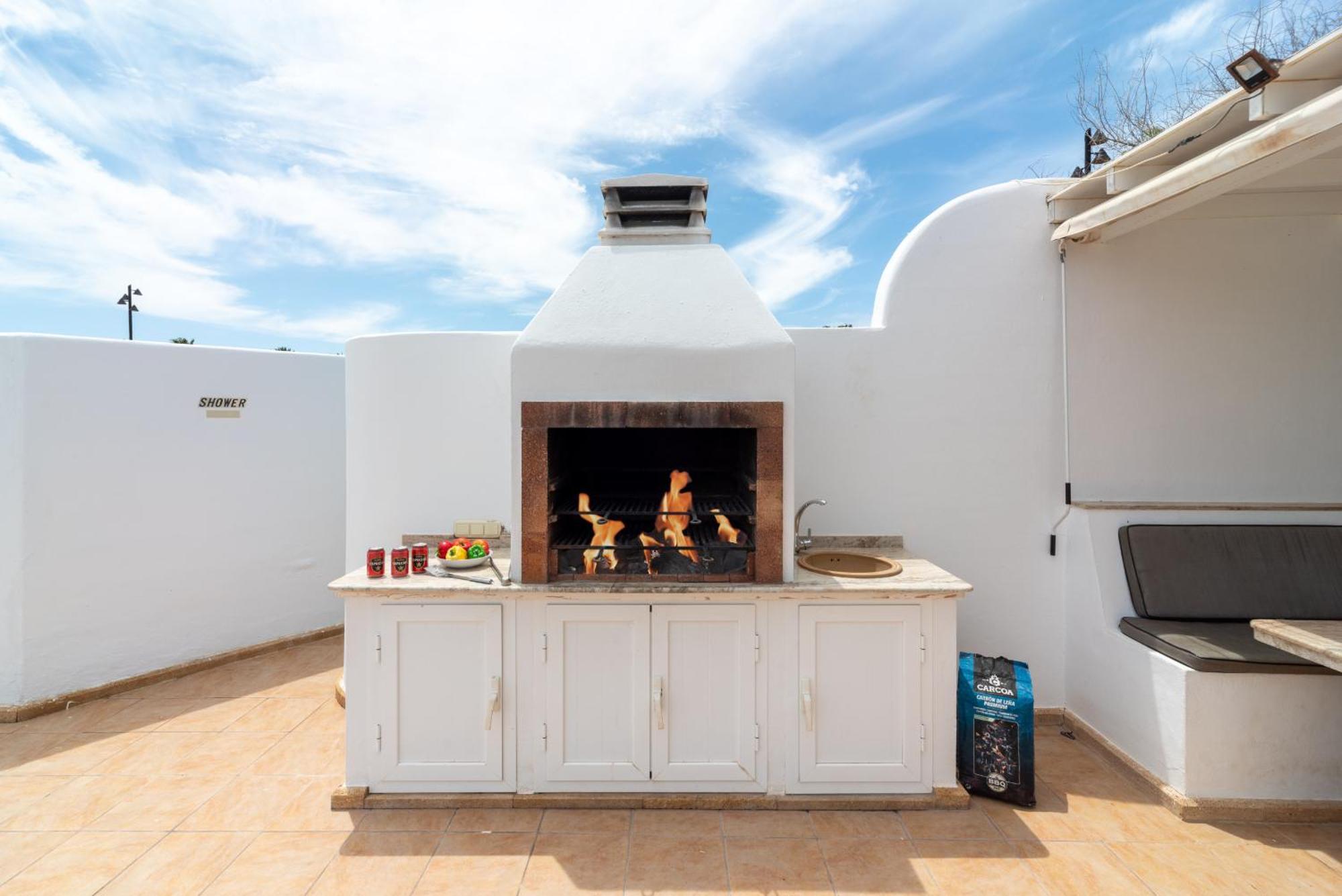 Villa Michelle - Lh114 By Villas Now Ltd Коста Бланка Экстерьер фото