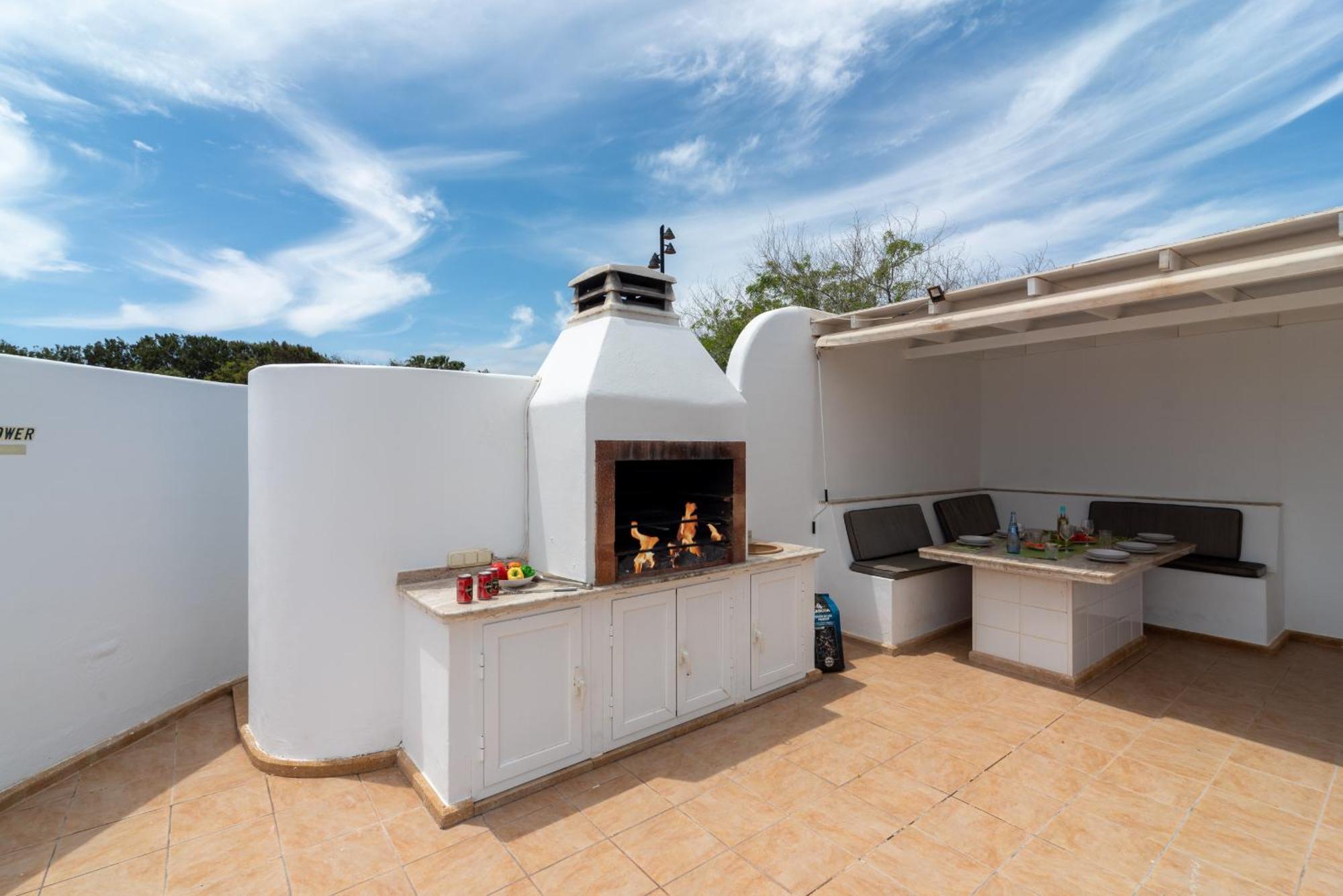 Villa Michelle - Lh114 By Villas Now Ltd Коста Бланка Экстерьер фото