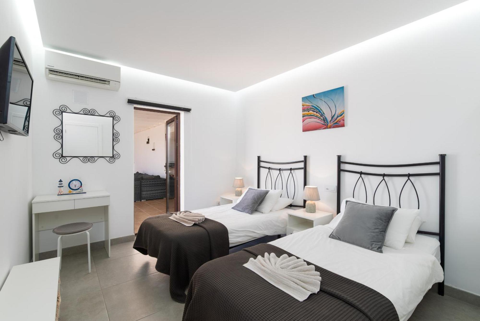 Villa Michelle - Lh114 By Villas Now Ltd Коста Бланка Экстерьер фото