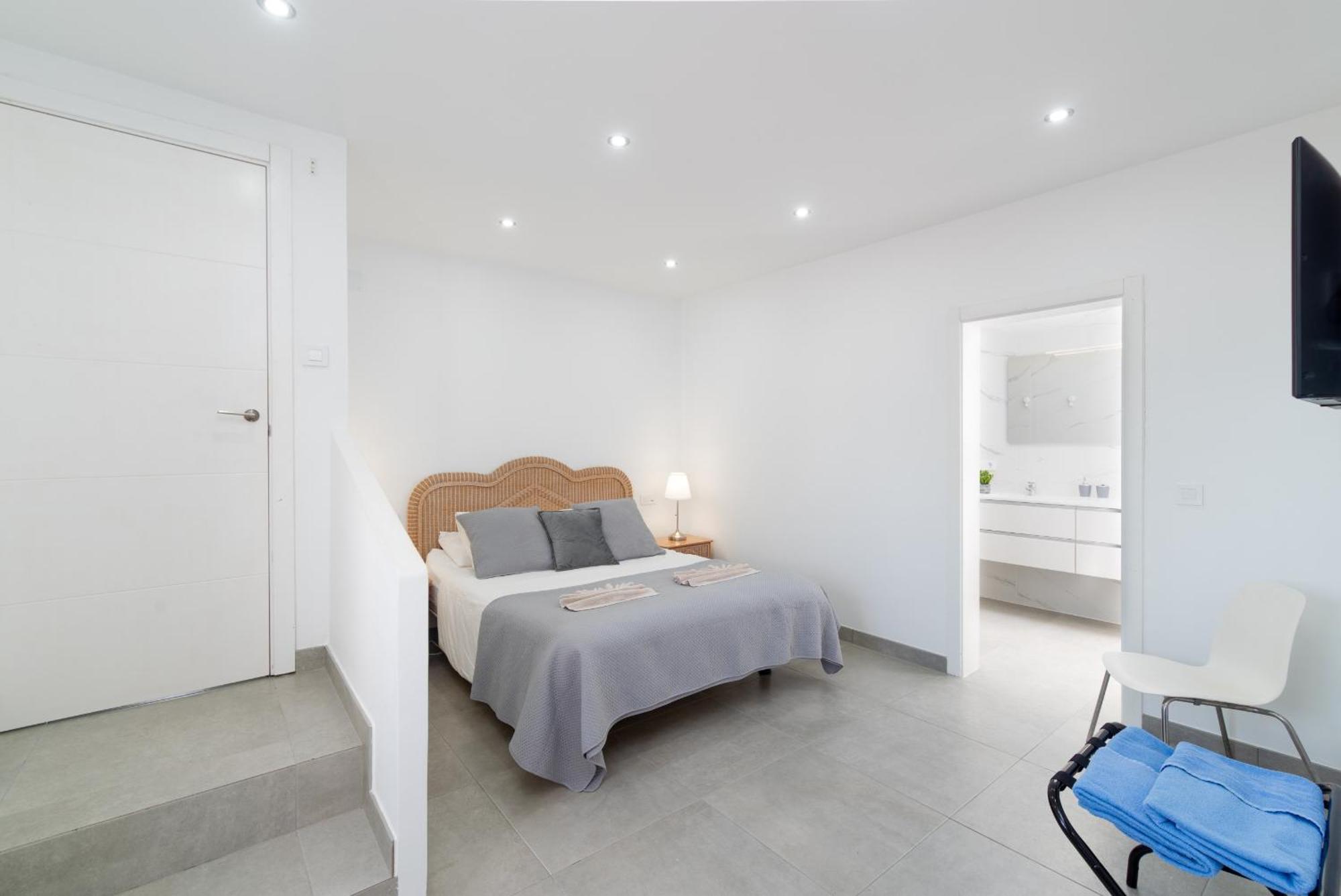 Villa Michelle - Lh114 By Villas Now Ltd Коста Бланка Экстерьер фото